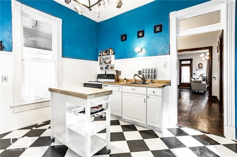 Building Photo - 349 West Broadway Street