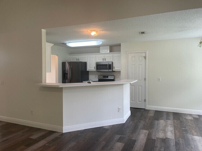Building Photo - 1797 Cedrus Ln