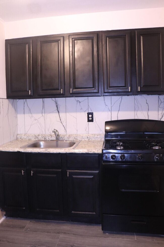 Building Photo - 28 Beechwood Pl