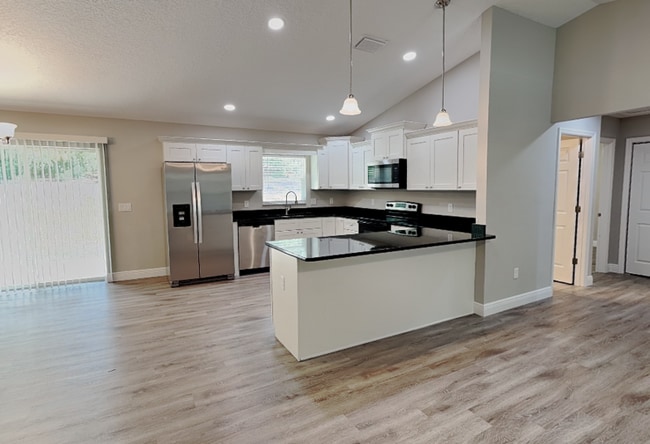 Building Photo - 7961 N Primrose Dr