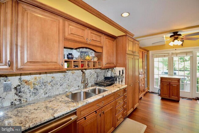 Building Photo - 6153 Summer Park Ln