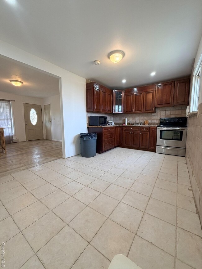 Building Photo - 717 Doane Ave