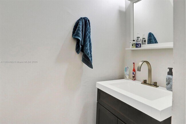 Building Photo - 10540 SW 154th Ct