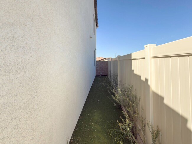 Building Photo - Newer Construction, Exquisite 4 Bedroom + ...
