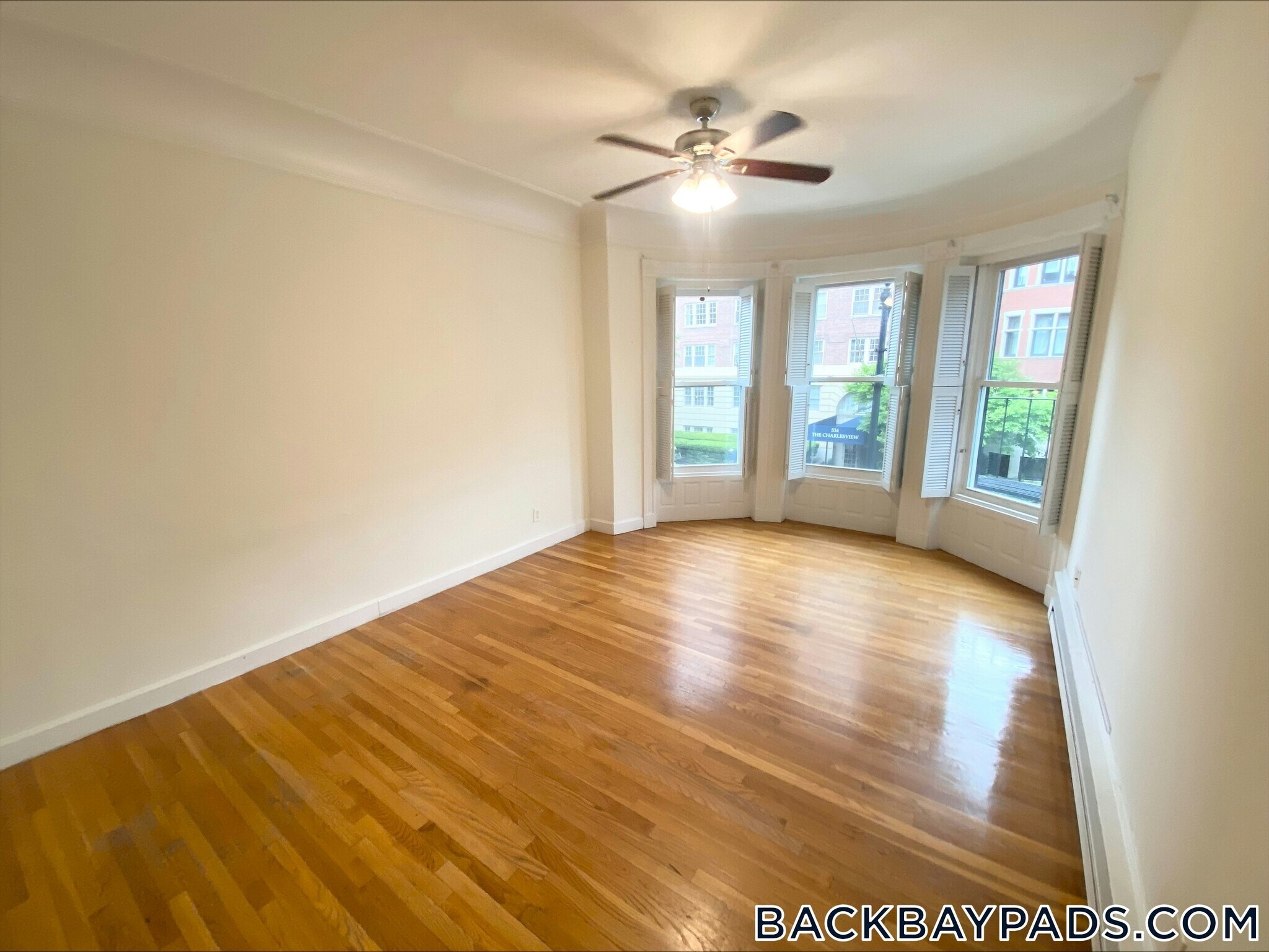 Building Photo - 529 Beacon St