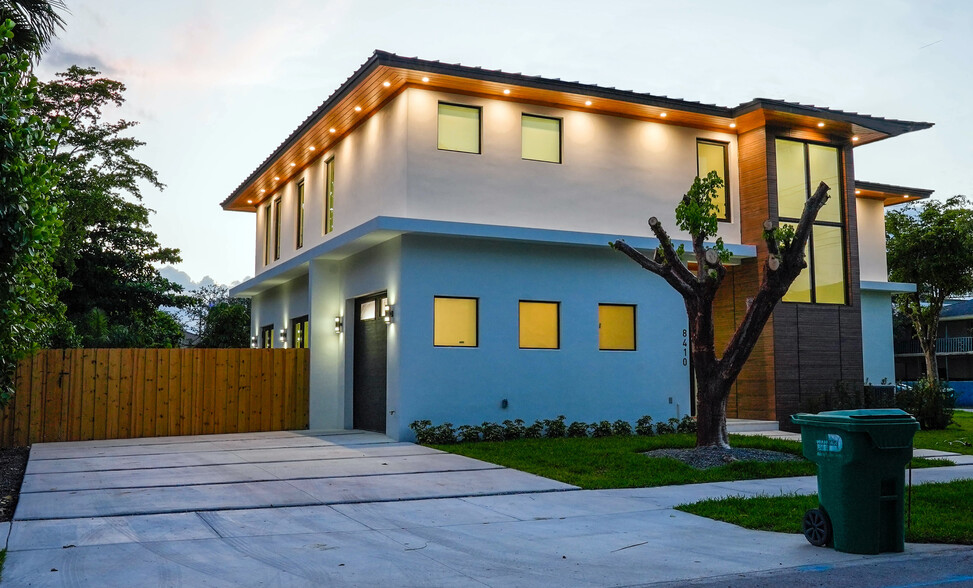 Primary Photo - 8400 SW 65th Ave