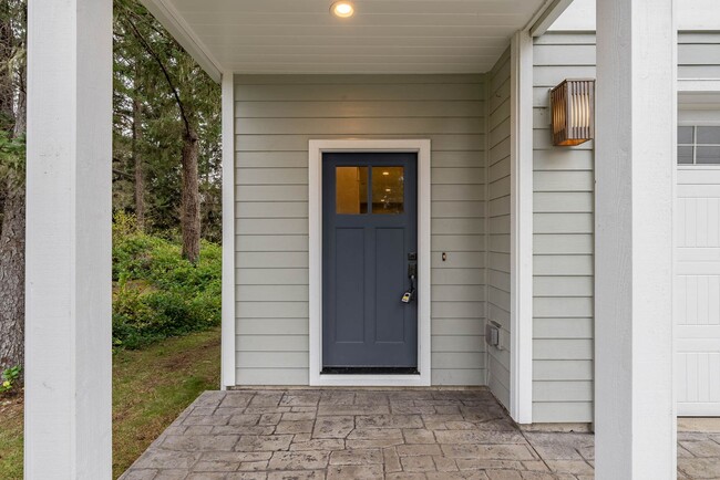 Building Photo - Beautiful Home in Depoe Bay!