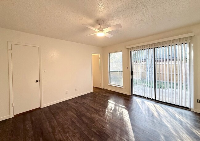 Building Photo - Minnie