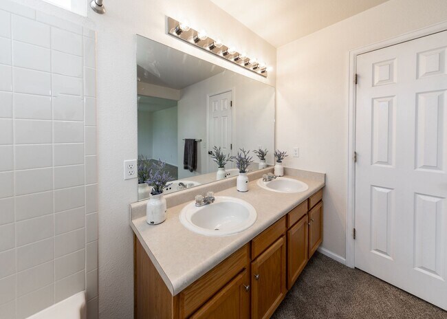 Building Photo - Lovely Home on East Side Near Military bas...