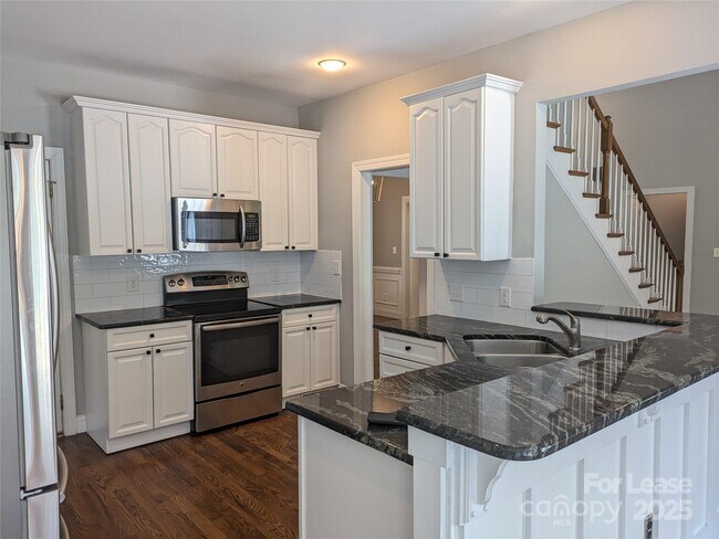 Building Photo - 175 Turnberry Ln