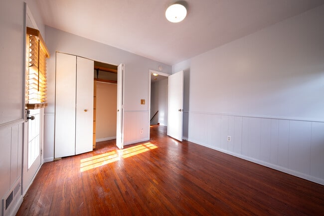 Building Photo - 445 Walnut Ln