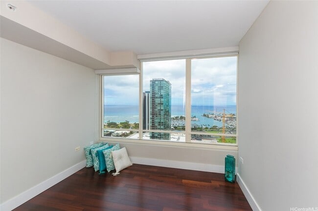 Building Photo - 1009 Kapiolani Blvd