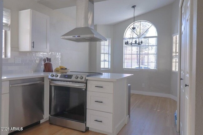 Building Photo - 113 S Ocean Dr