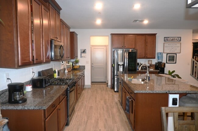 Building Photo - 10060 Carinata Dr