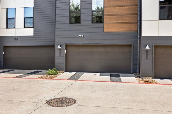 Building Photo - 3700 Clawson Rd