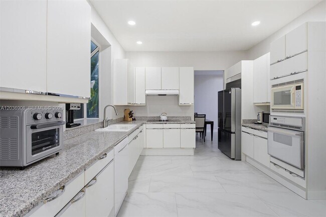 Building Photo - 3722 NE 208th Terrace