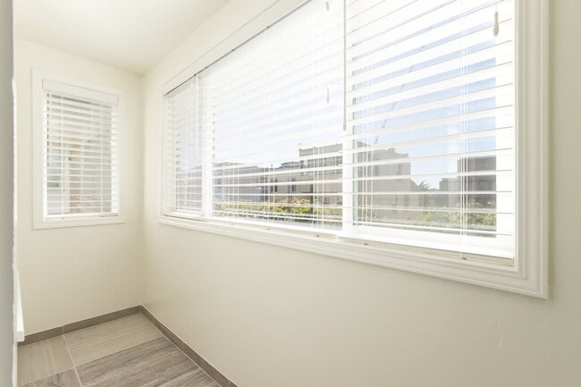 Building Photo - 210 Lone Mountain Terrace