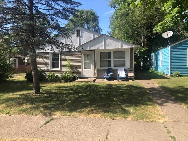 Primary Photo - 821 Roosevelt St