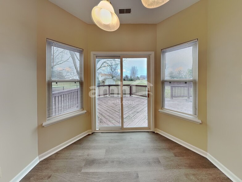 Building Photo - 1131 Clark Dr