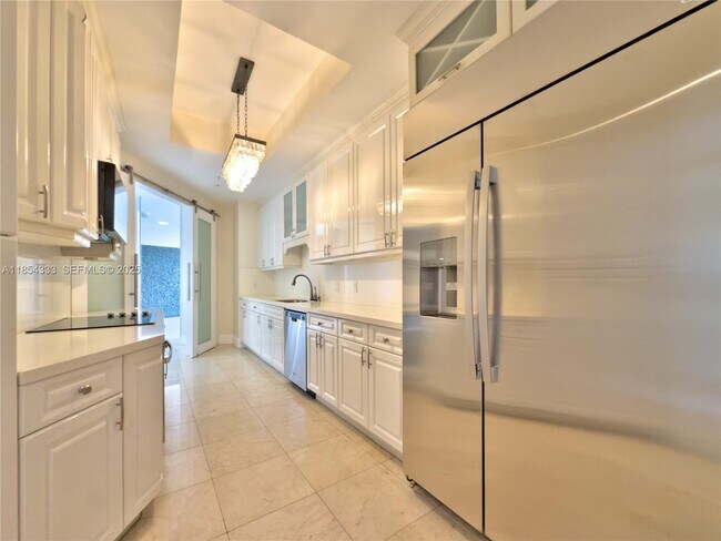 Building Photo - 848 Brickell Key Dr