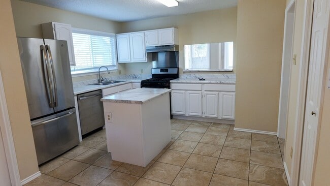 Building Photo - 6223 Avery Island Ave