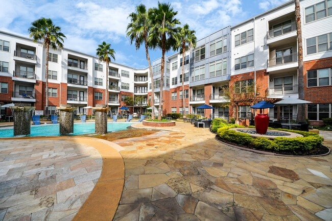 Building Photo - 5455 Richmond Ave.