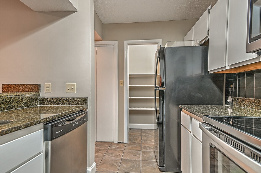 Building Photo - 109 Beechnut St