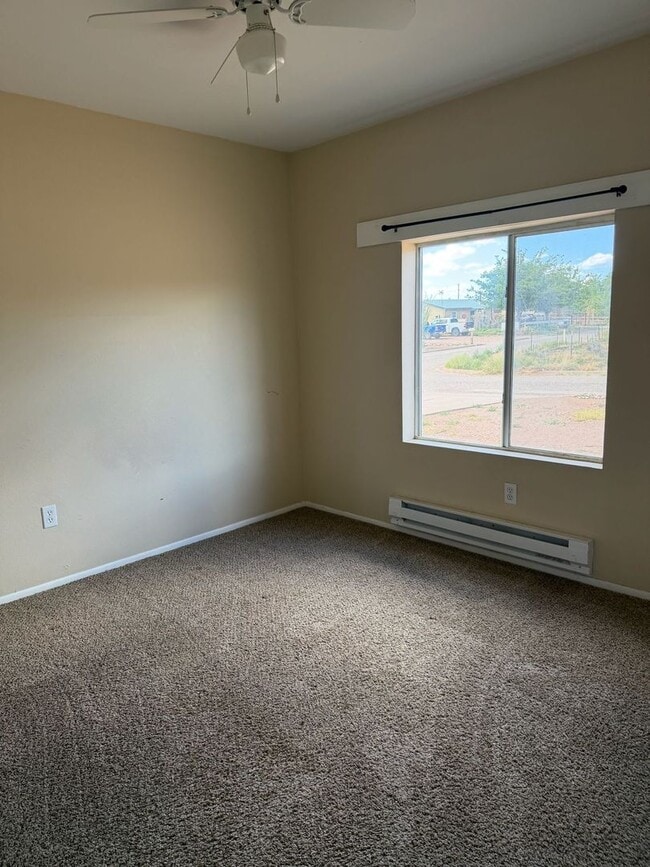 Building Photo - Living in La Luz