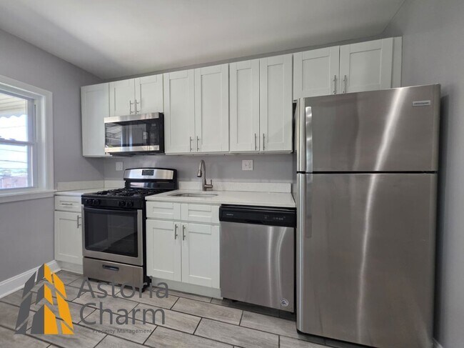 Building Photo - 1015 Lyndhurst St
