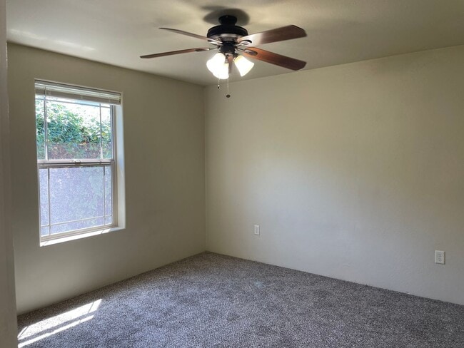 Building Photo - Cozy 1 Bed 1 Bathroom-Located in Friendly ...