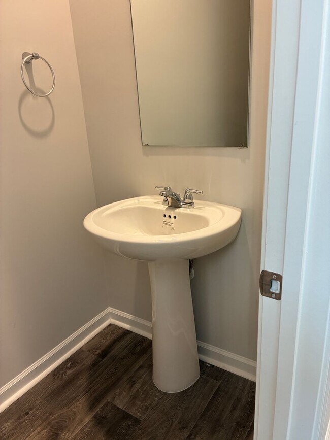 Building Photo - 5 Bedroom 2.5 Bathroom Home in Sunfish Cove in Sunset Beach, NC