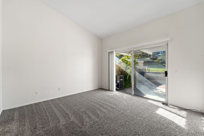 Building Photo - Charming 2 Bed | 2 Bath Single-Story Home with Golf Course Views!