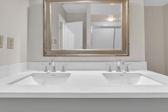 Building Photo - 8616 Chateau Dr