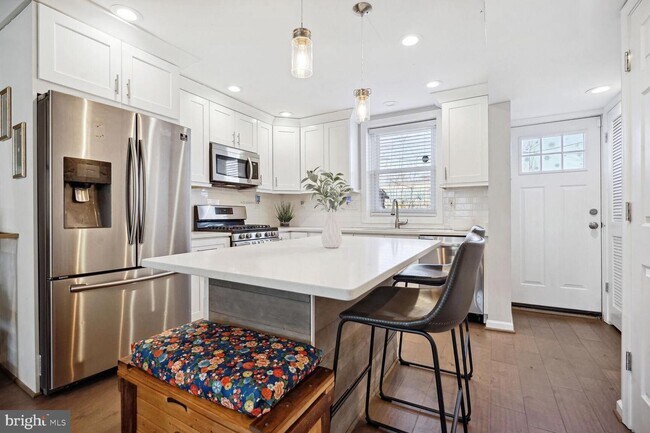 Building Photo - 3722 Edison St