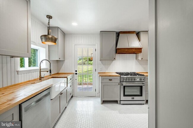 Building Photo - 539 Northbrook Rd