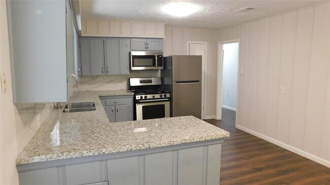 Building Photo - 2206 Silverbonnet St