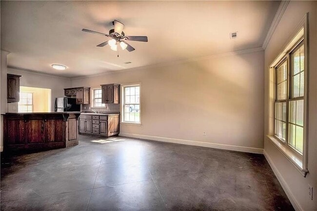 Building Photo - 1834 W Creekmore Dr