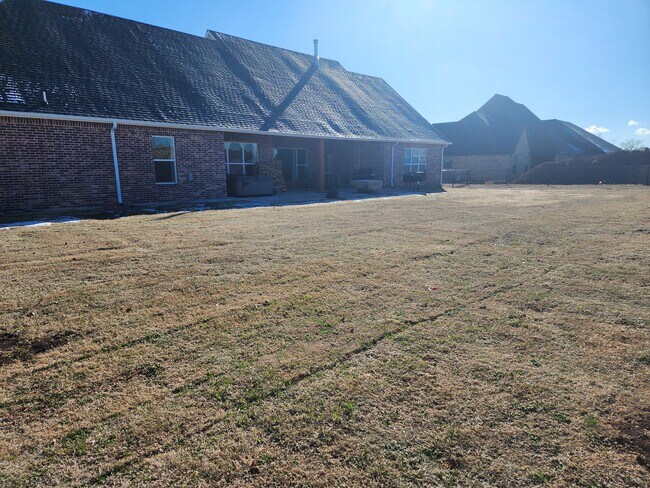 shared yard - 8321 SW 109th Ter