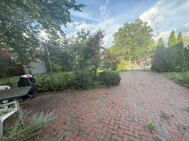Building Photo - 747 Linden Ave