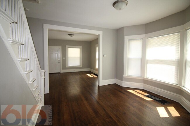 Building Photo - 241 Valley Ave NW