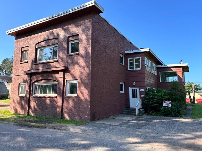 Building Photo - 131 Elm St