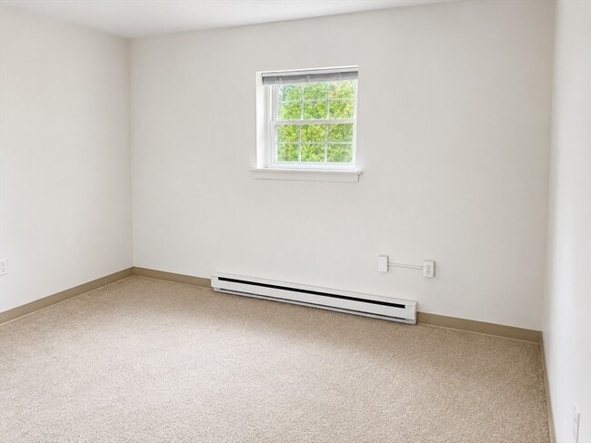 Building Photo - 25 Greentree Ln
