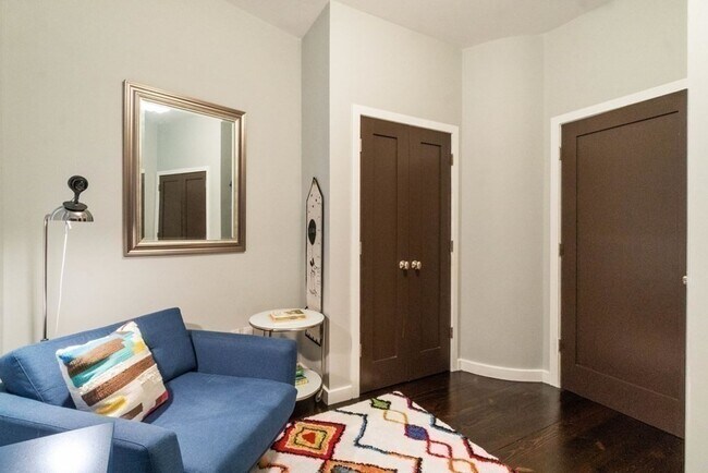 Building Photo - 136 Arlington St