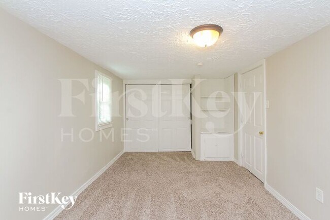 Building Photo - 3135 Foltz St