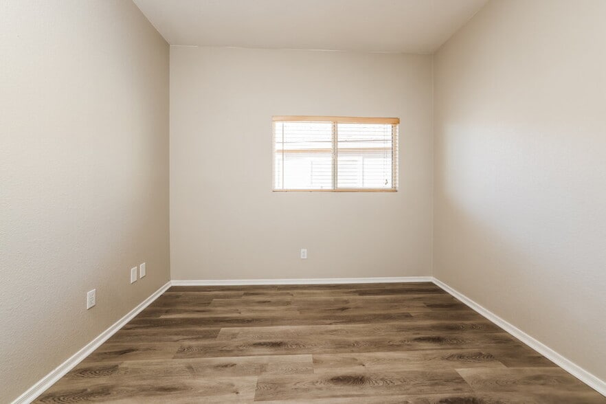 Building Photo - 10833 S Camino San Clemente