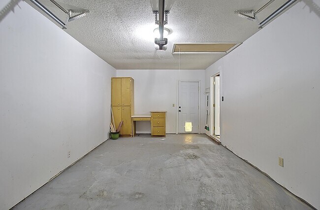 Building Photo - 815 Sagewood Dr