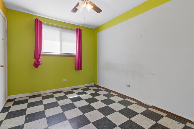Building Photo - 8201 S Komensky Ave