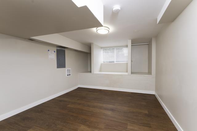Building Photo - 4 bedroom in Seattle WA 98103