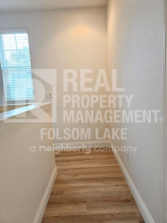 Building Photo - Spacious 3 bedroom 2.5 bath in North Natomas