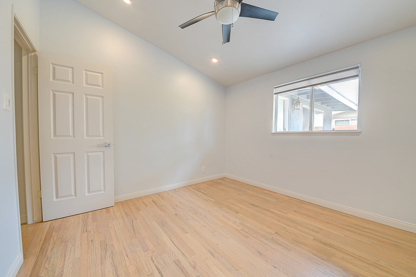 Building Photo - 2044 W Spruce Ave